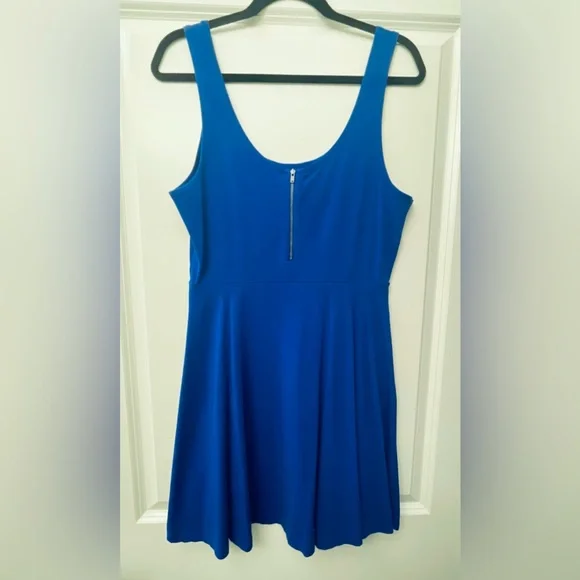 Express dress - Picture 4 of 5